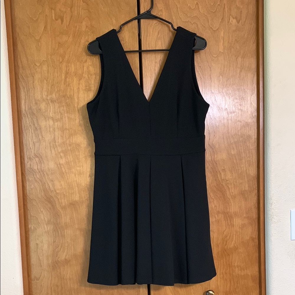 Elegant Black Sleeveless Dress